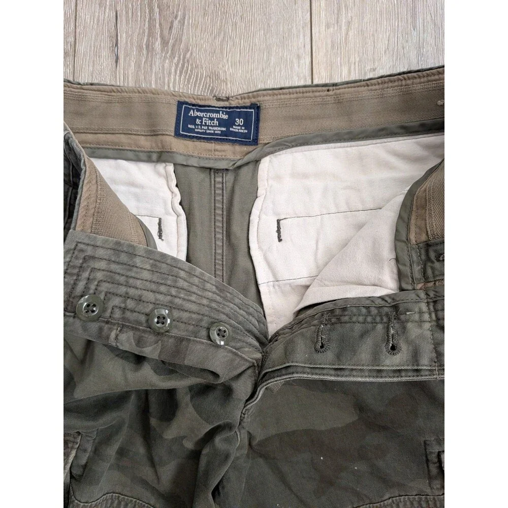 Abercrombie & Fitch Camo Cargo Shorts Size 30 Button Fly